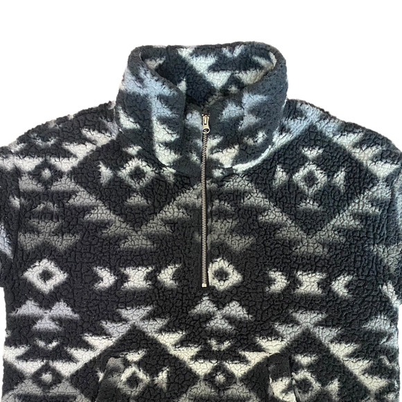 Old Navy Black Gray Aztec Print 1/2 Zip Fleece Pullover Womens Size L - Picture 2 of 8